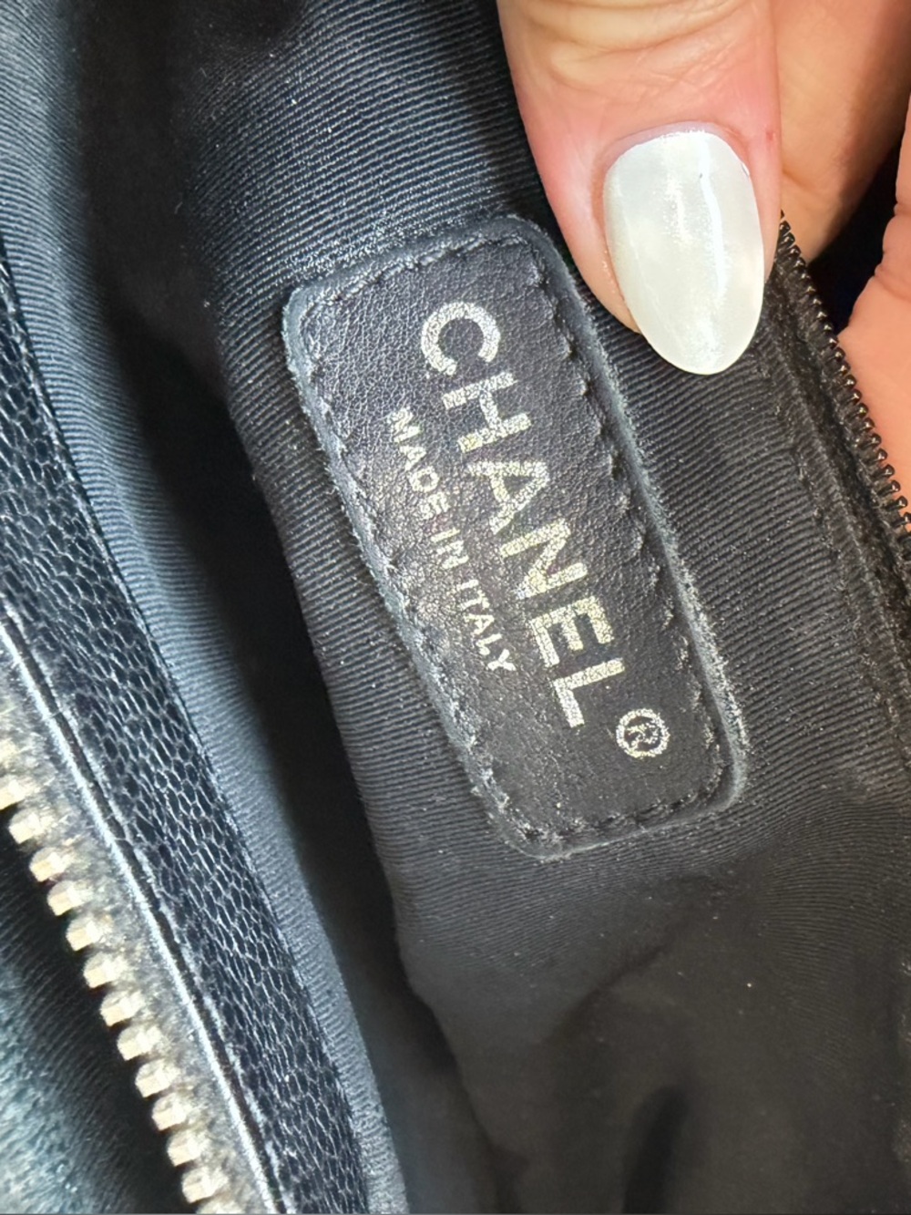 CHANEL Caviar Grand Shopping Tote GST Black - Picture 8 of 14
